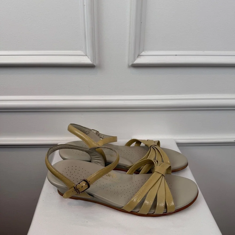 SAS Tripad Comfort Beige Patent Leather Wedge Sandals Womens 10 M Strappy Bow